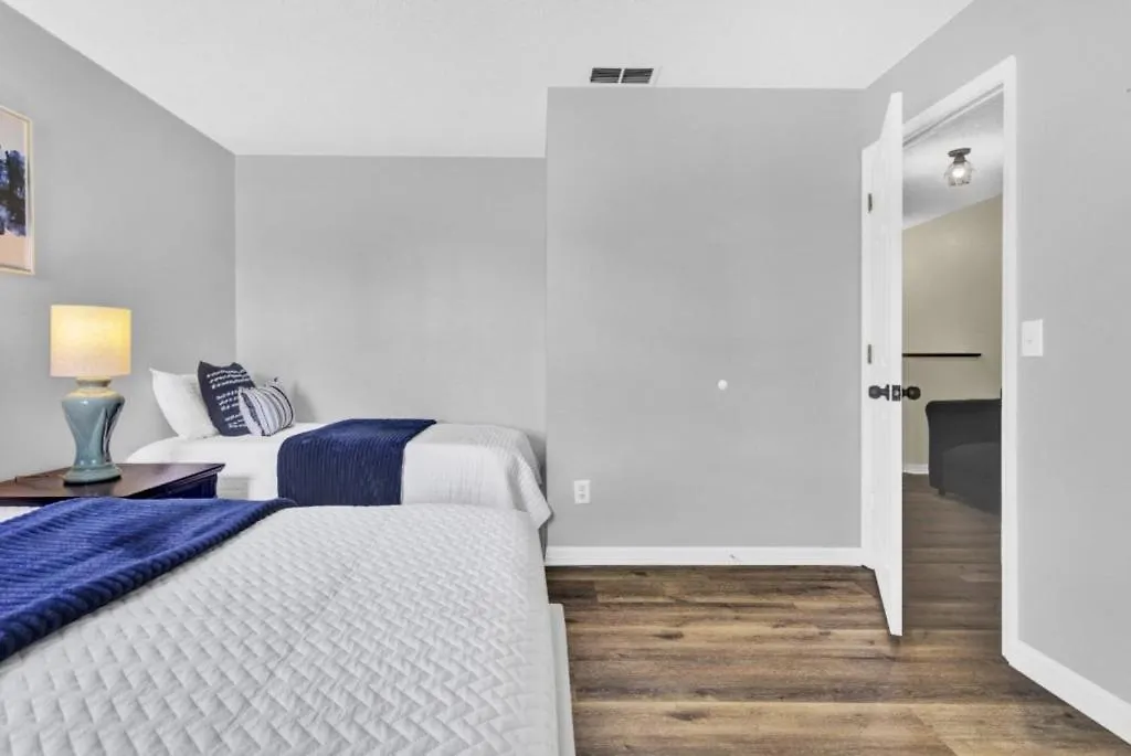 Holiday home 5 Bedrooms- 3 Bathroom Hampton Lakes 573 Bc Davenport United States
