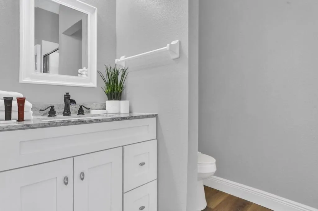 5 Bedrooms- 3 Bathroom Hampton Lakes 573 Bc Davenport Holiday home
