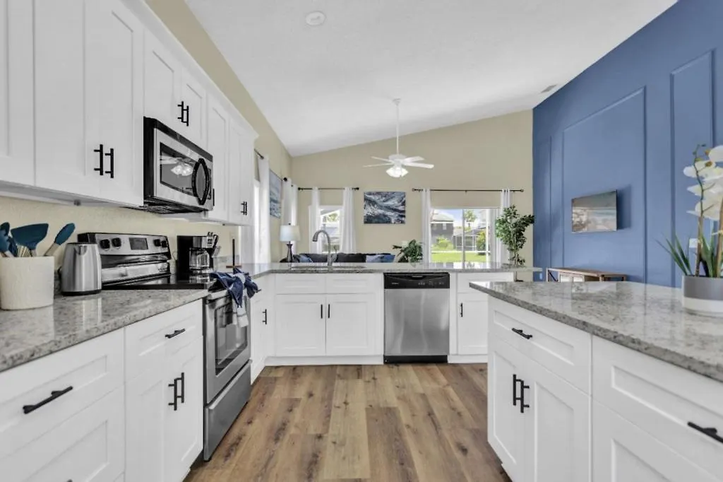 5 Bedrooms- 3 Bathroom Hampton Lakes 573 Bc Davenport 0*,