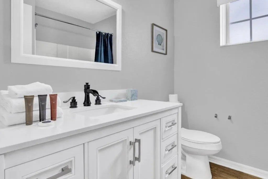 5 Bedrooms- 3 Bathroom Hampton Lakes 573 Bc Davenport