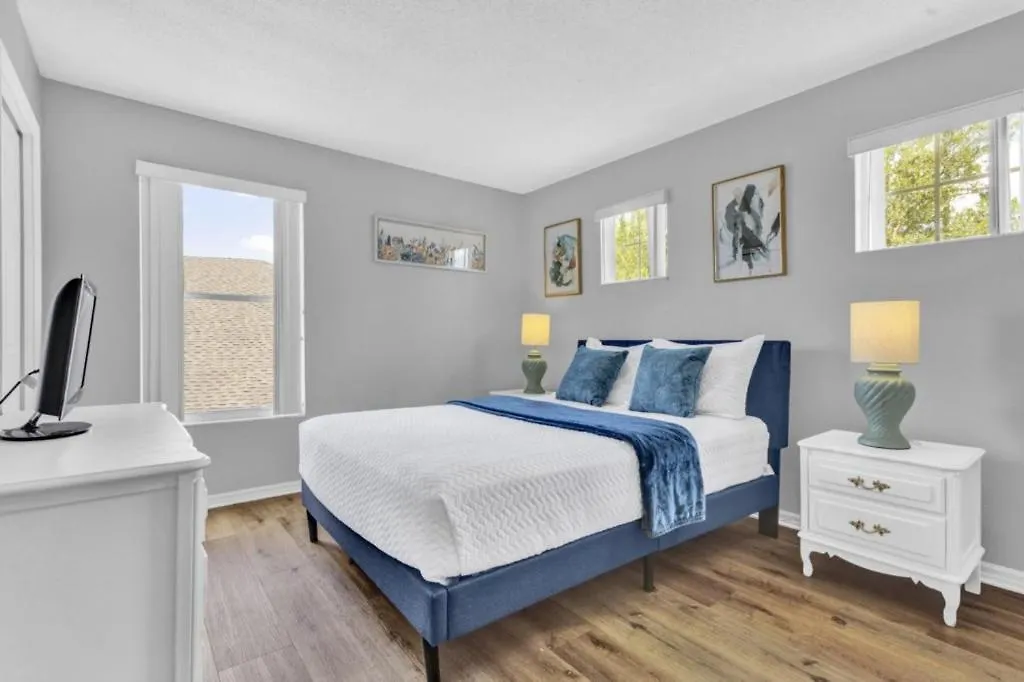 5 Bedrooms- 3 Bathroom Hampton Lakes 573 Bc Davenport
